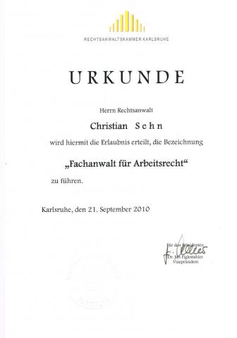 Das Bild die Urkunde eines Fachanwaltes für Arbeitsrecht ausgestellt durch Rechtsanwaltskammer Karlsruhe
