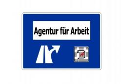Straßenschild zur Arbeitsagentur Mannheim um Arbeitslosengeld zu beantragen